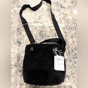 Brand new Lululemon Crossbody Bucket bag - fleece